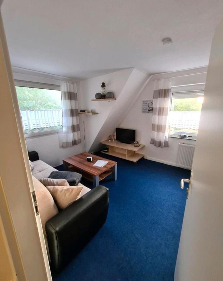 Monteurs-Ferienwohnung Emden Exteriör bild
