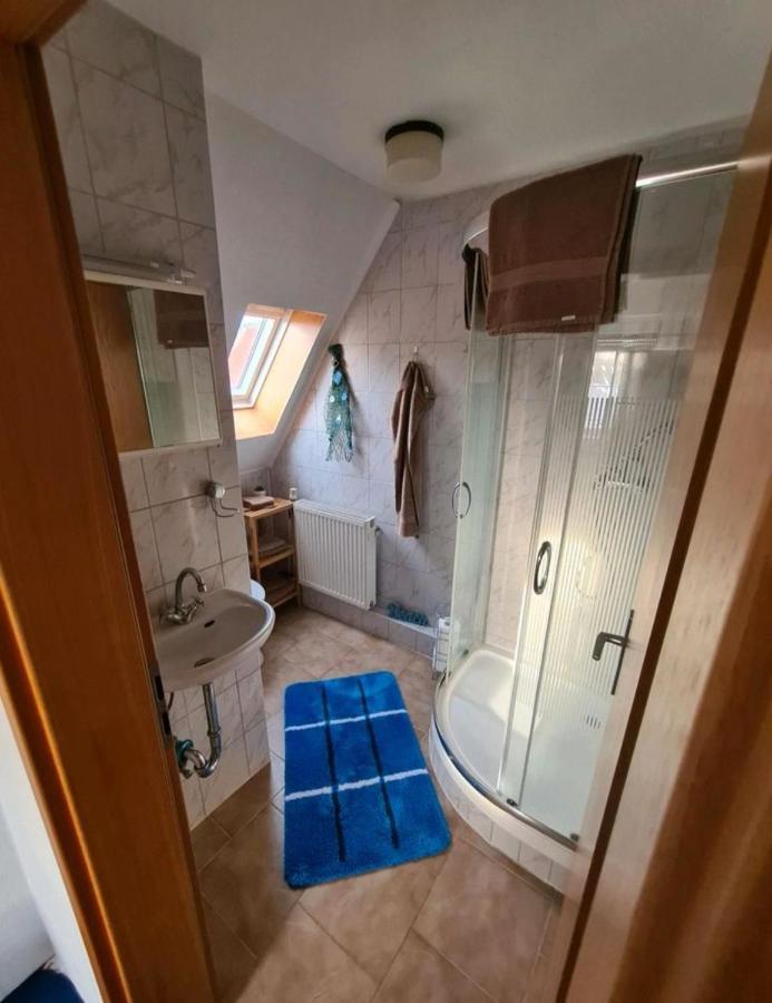 Monteurs-Ferienwohnung Emden Exteriör bild
