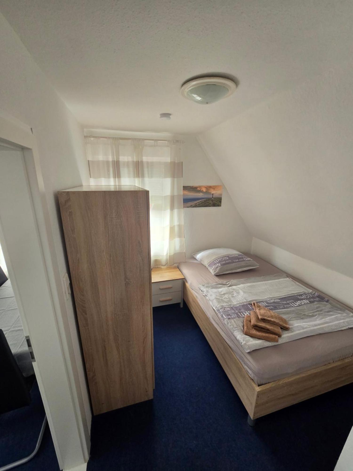 Monteurs-Ferienwohnung Emden Exteriör bild