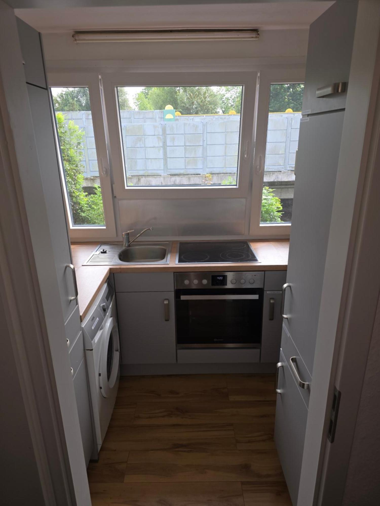 Monteurs-Ferienwohnung Emden Exteriör bild
